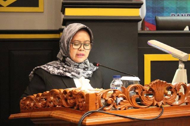 Juru Bicara Fraksi Golkar DPRD Pekanbaru, Masni Erna Wati.(foto: int)